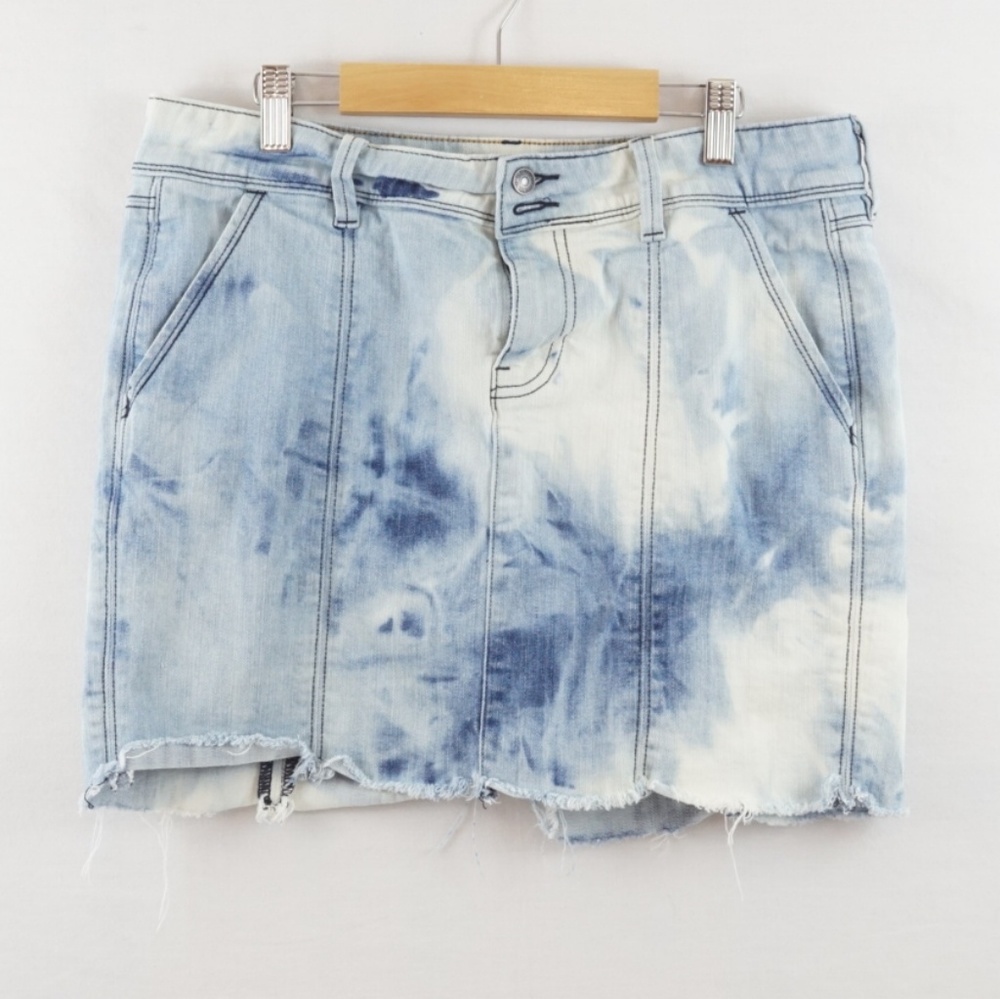 3 for $10 sale Old Navy distressed Acid Wash Skirt